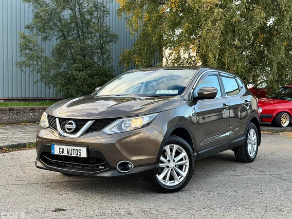Nissan Qashqai Hatchback, Diesel, 2015, Brown