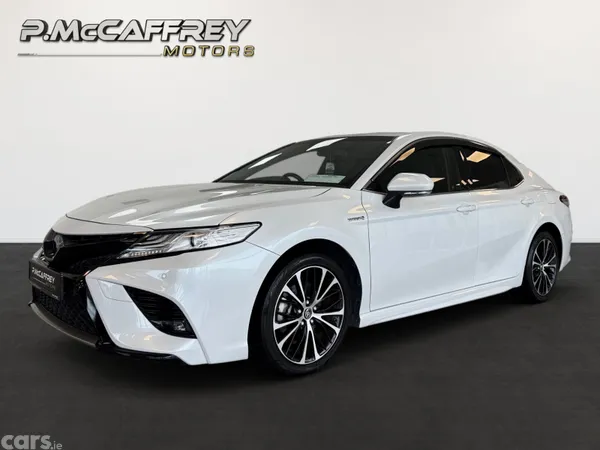 Toyota Camry Saloon, Petrol Hybrid, 2019, White