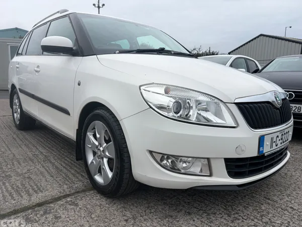 Skoda Fabia Hatchback, Petrol, 2011, White