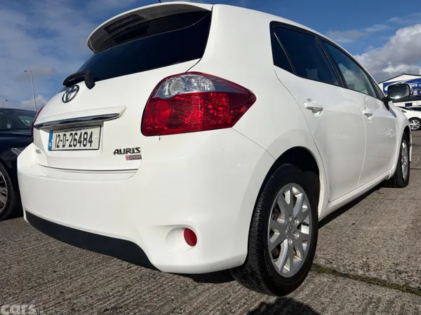 Toyota Auris Hatchback, Diesel, 2012, White