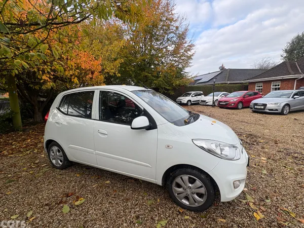 Hyundai i10 Hatchback, Petrol, 2013, White