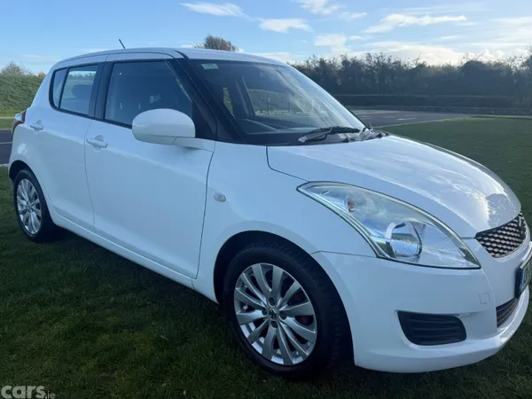 Suzuki Swift Hatchback, Petrol, 2013, White