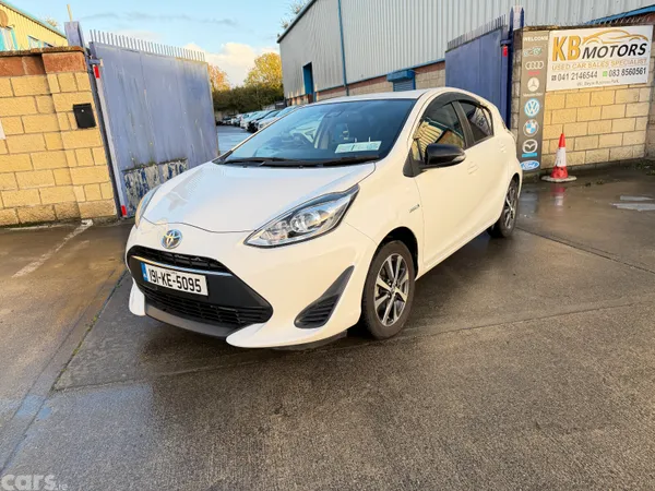 Toyota Aqua Hatchback, Petrol Hybrid, 2019, White