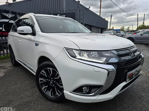 Mitsubishi Outlander SUV, Petrol Plug-in Hybrid, 2017, White