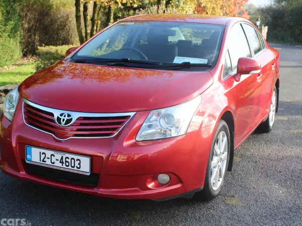 Toyota Avensis Saloon, Diesel, 2012, Red