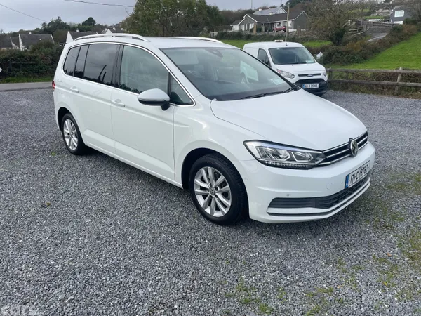Volkswagen Touran MPV, Petrol, 2017, White