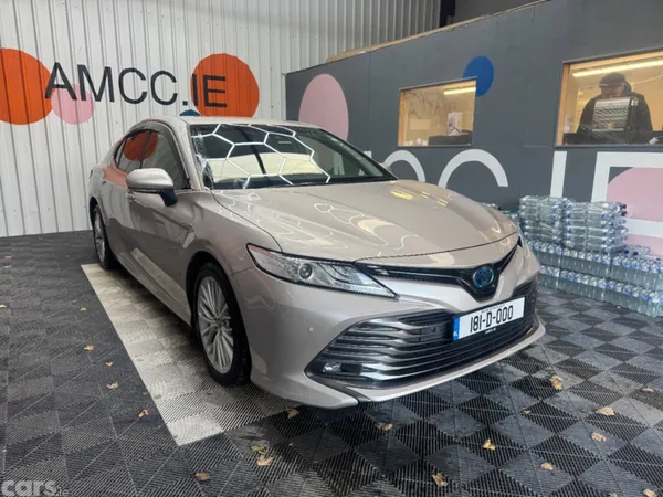 Toyota Camry Saloon, Petrol Hybrid, 2018, Silver