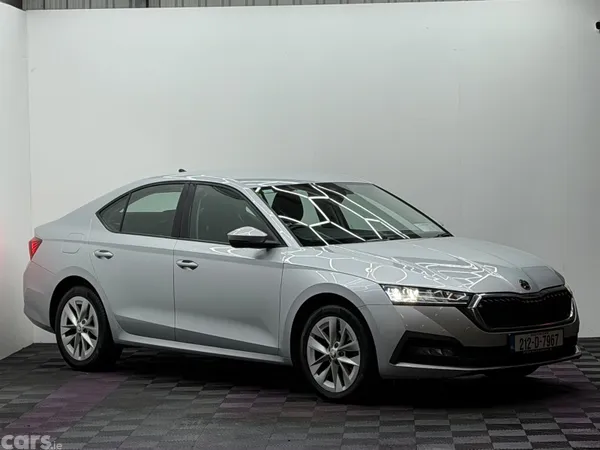 Skoda Octavia Saloon, Diesel, 2021, Grey