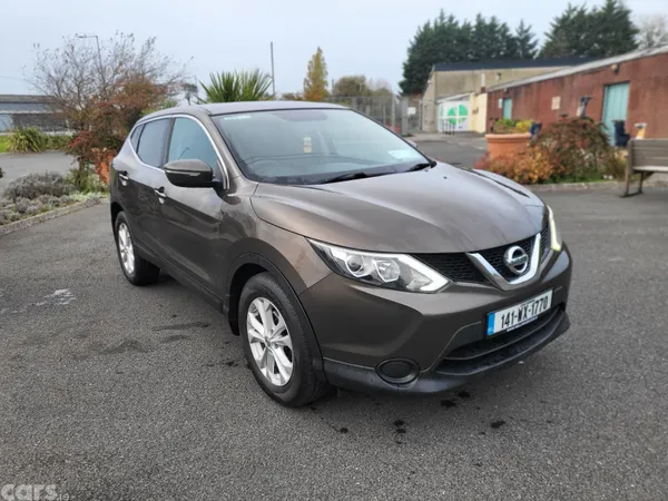 Nissan Qashqai Hatchback, Diesel, 2014, Brown