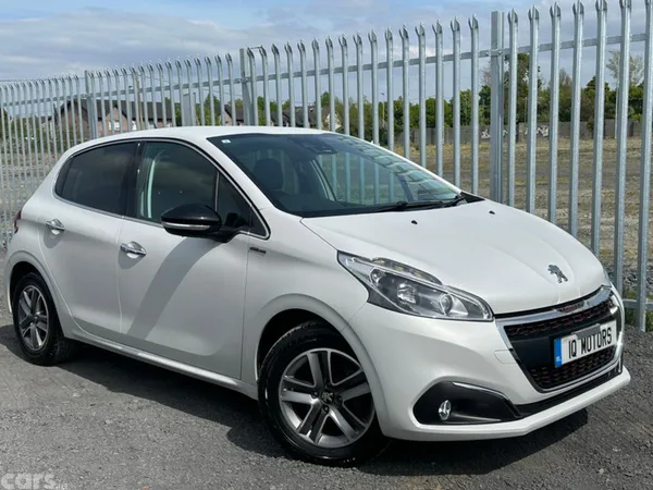 Peugeot 208 Hatchback, Petrol, 2017, White