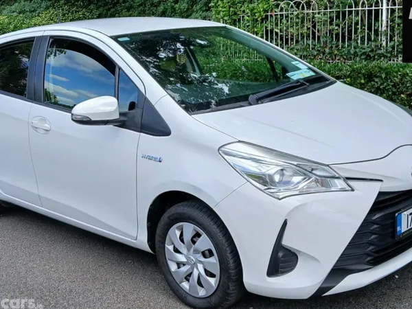 Toyota Vitz Hatchback, Petrol Hybrid, 2017, White