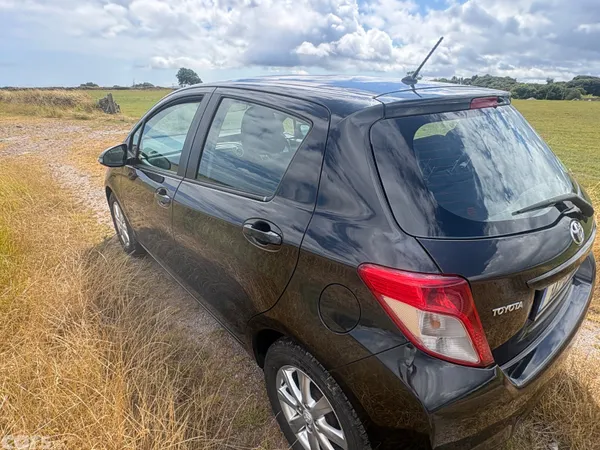 Toyota Yaris Hatchback, Petrol, 2014, Black
