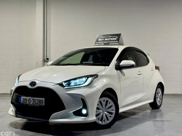 Toyota Yaris Hatchback, Petrol Hybrid, 2020, White