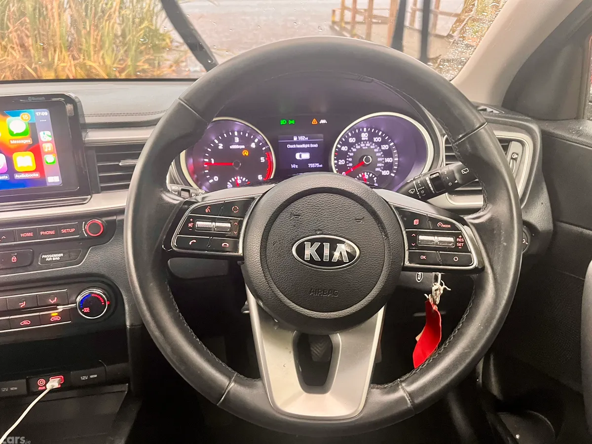 Kia Ceed Hatchback, Diesel, 2019, Red