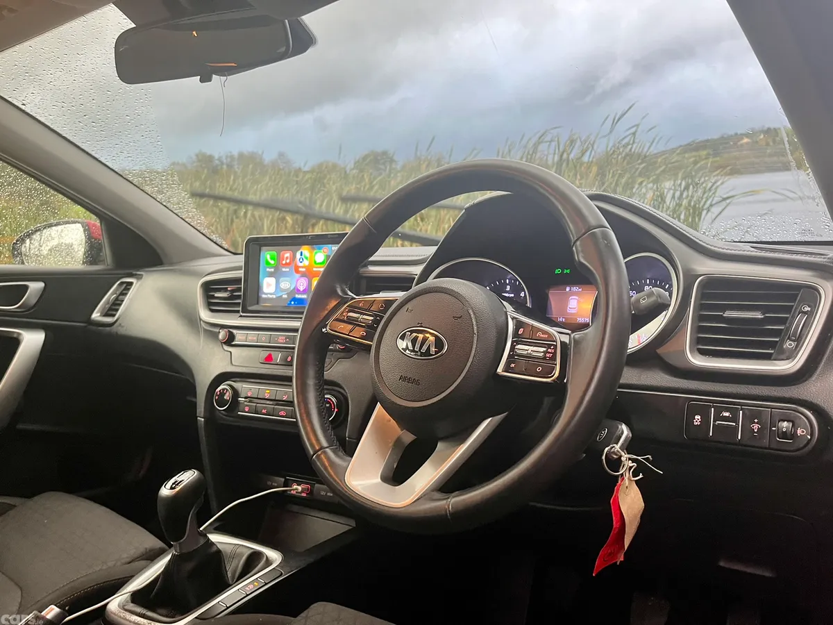 Kia Ceed Hatchback, Diesel, 2019, Red