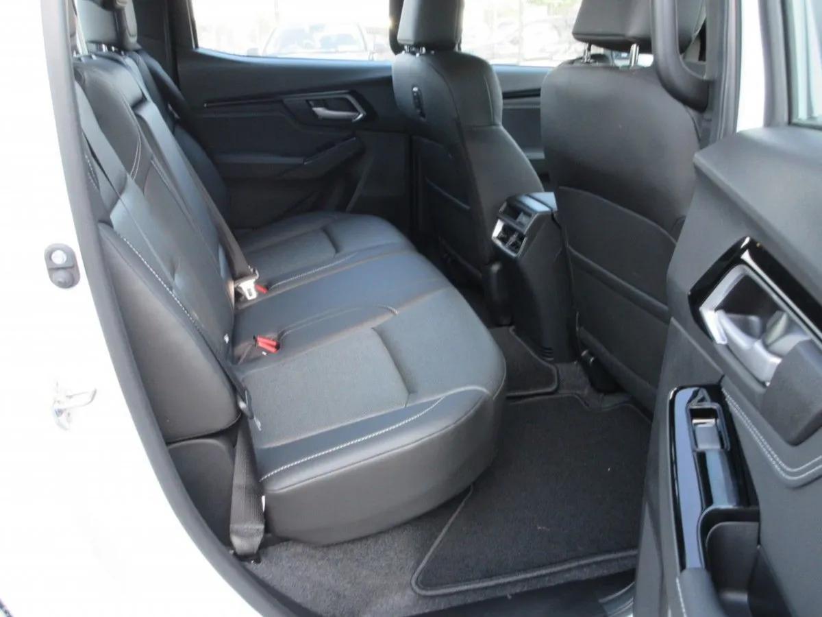 Isuzu D-Max MPV, Diesel, 2026, White