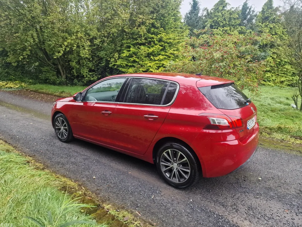 Peugeot 308 Hatchback, Petrol, 2015, Red