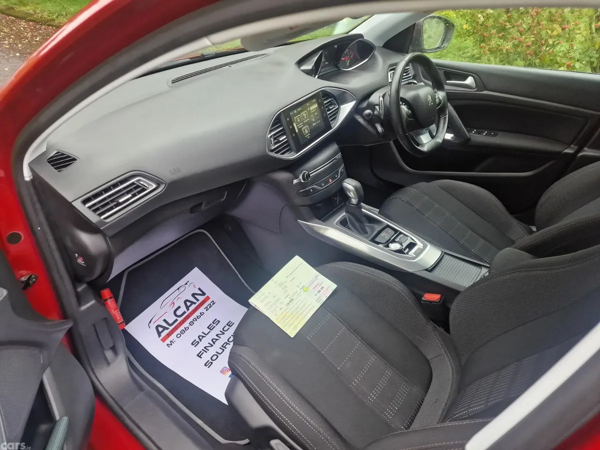 Peugeot 308 Hatchback, Petrol, 2015, Red