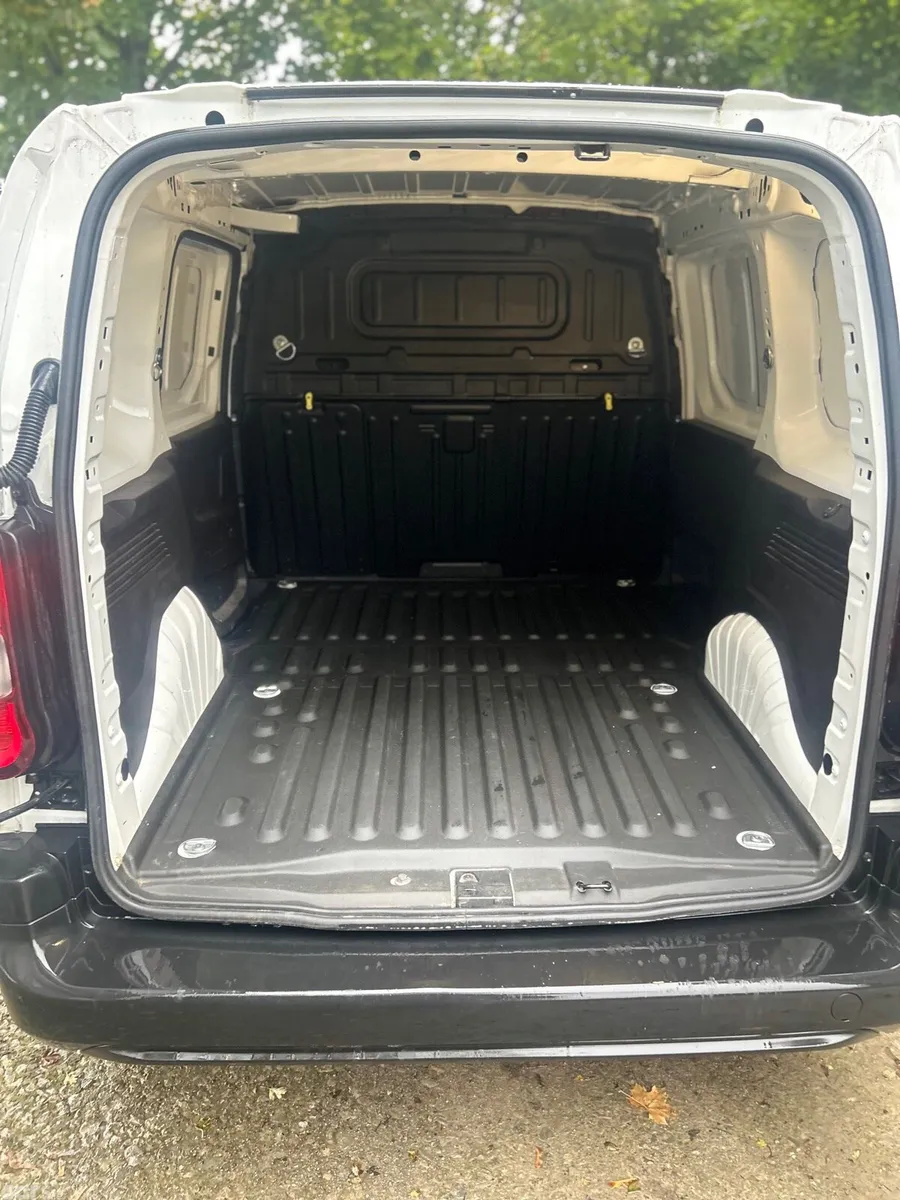 Citroen Berlingo MPV, Diesel, 2022, White