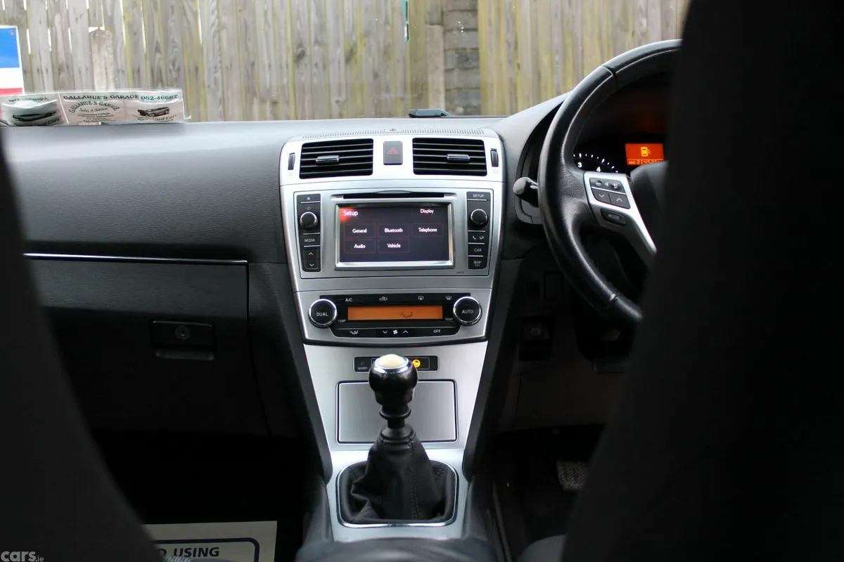 Toyota Avensis Saloon, Diesel, 2014, Grey