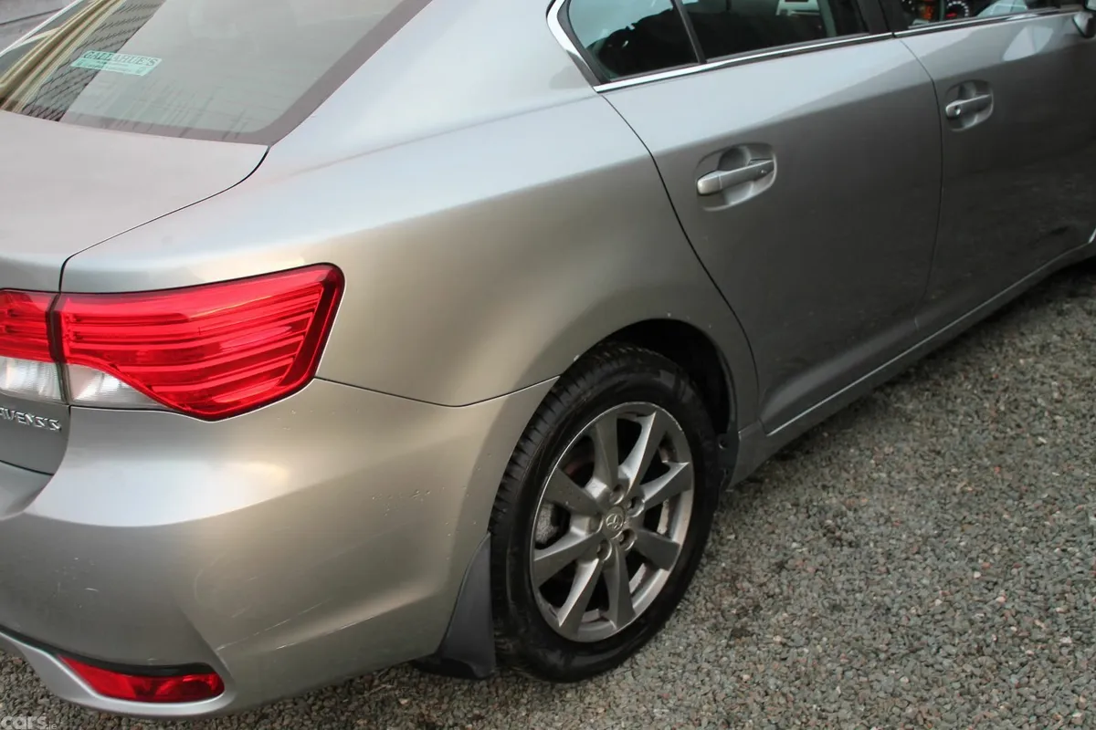 Toyota Avensis Saloon, Diesel, 2014, Grey