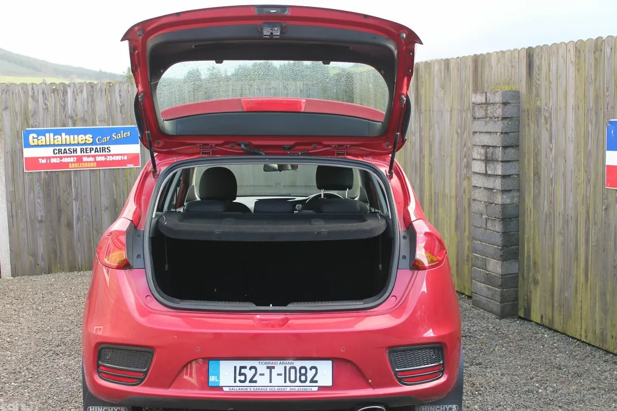 Kia Ceed Hatchback, Diesel, 2015, Red