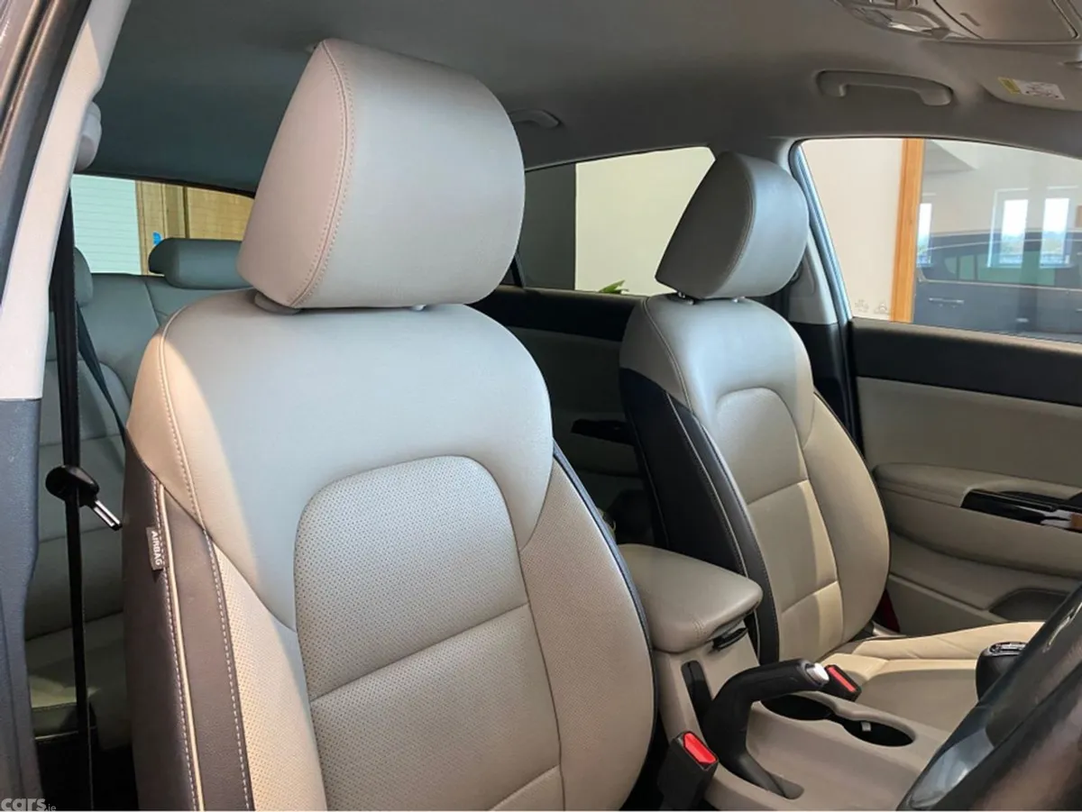 Kia Sportage SUV, Diesel Hybrid, 2021, Grey