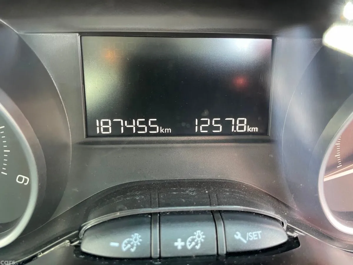 Peugeot 2008 SUV, Diesel, 2016, Grey