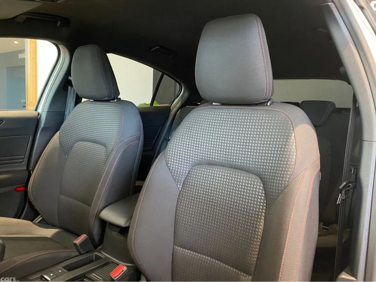 Ford Focus Hatchback, Diesel, 2021, Grey