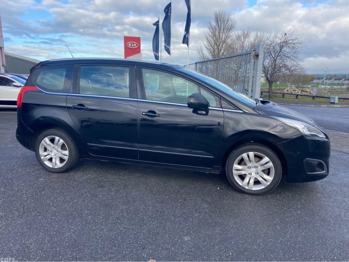 Peugeot 5008 MPV, Diesel, 2016, Black