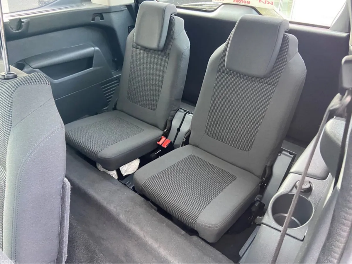 Peugeot 5008 MPV, Diesel, 2016, Black
