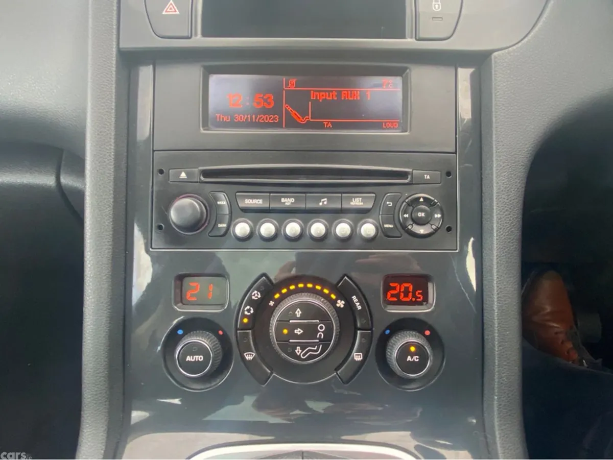 Peugeot 5008 MPV, Diesel, 2016, Black