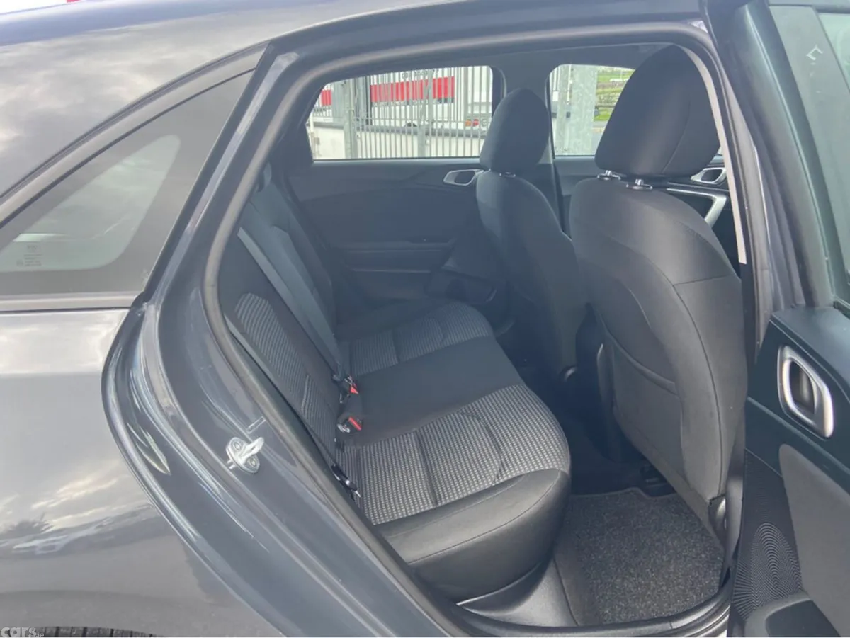 Kia Ceed Hatchback, Petrol, 2020, Grey