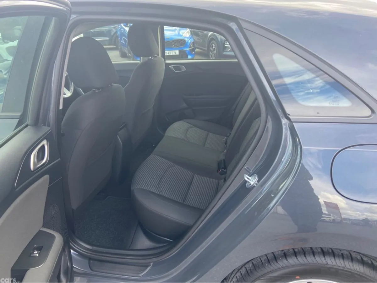 Kia Ceed Hatchback, Petrol, 2020, Grey