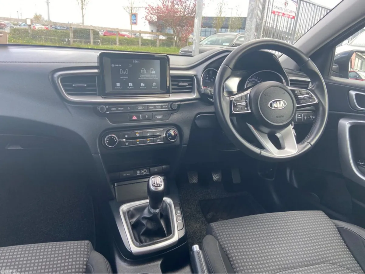 Kia Ceed Hatchback, Petrol, 2020, Grey