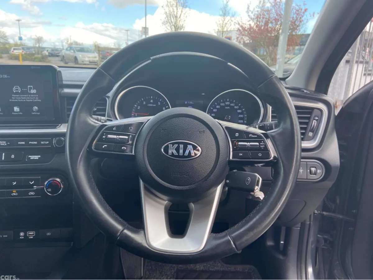 Kia Ceed Hatchback, Petrol, 2020, Grey