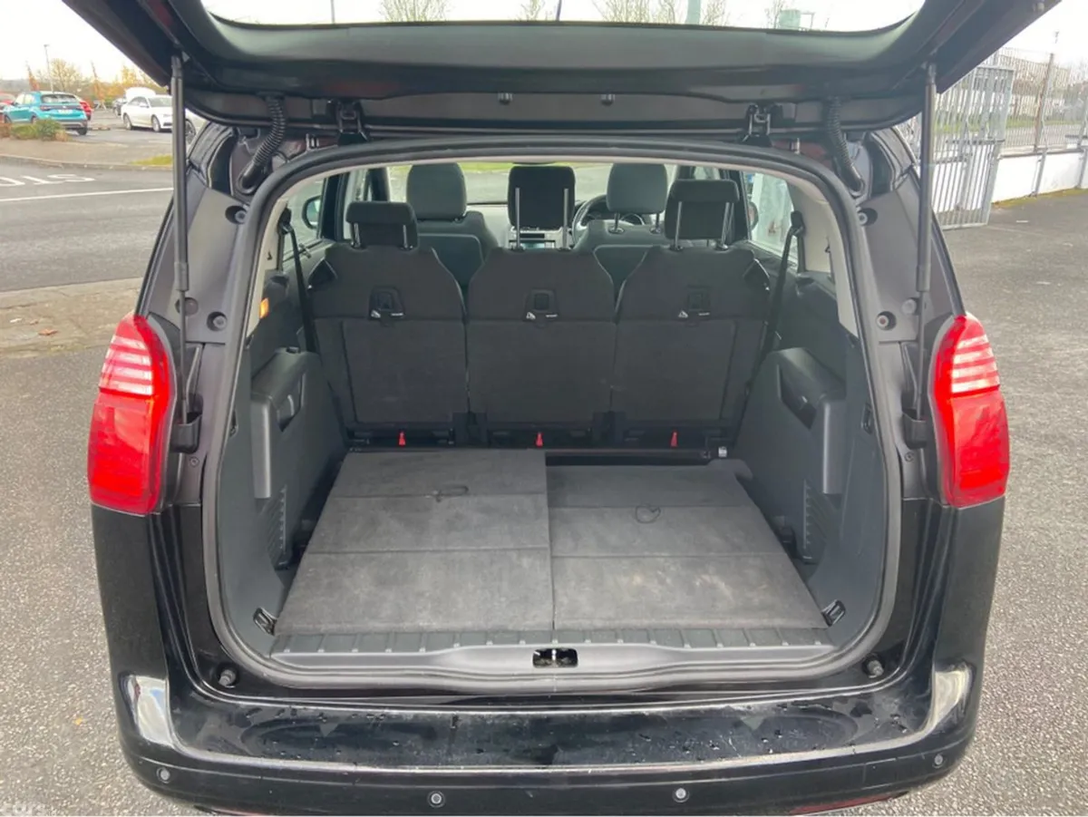 Peugeot 5008 MPV, Diesel, 2016, Black