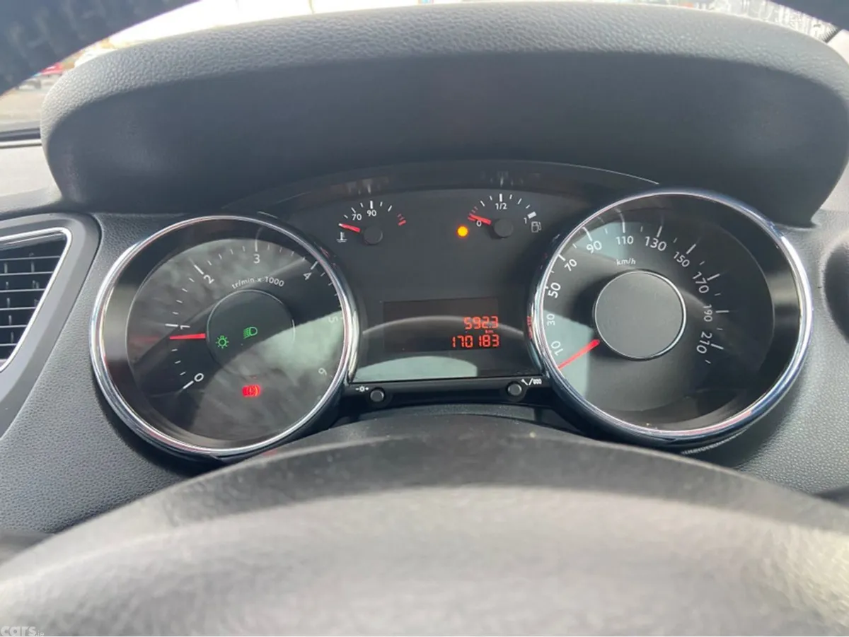 Peugeot 5008 MPV, Diesel, 2016, Black