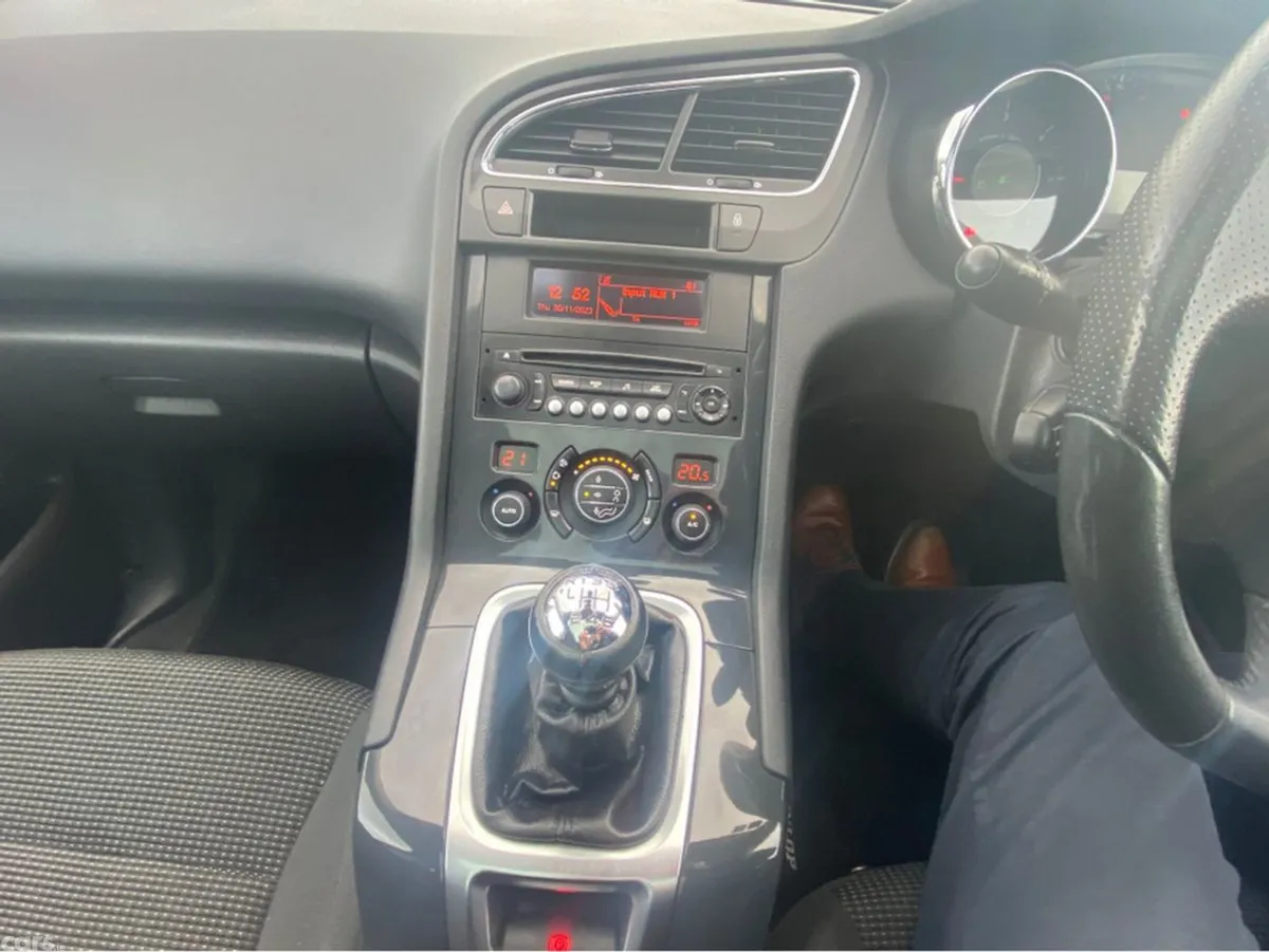 Peugeot 5008 MPV, Diesel, 2016, Black