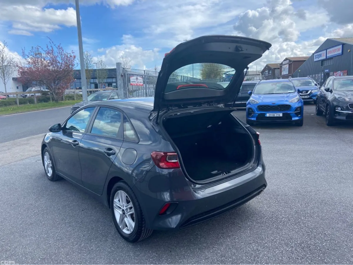 Kia Ceed Hatchback, Petrol, 2020, Grey