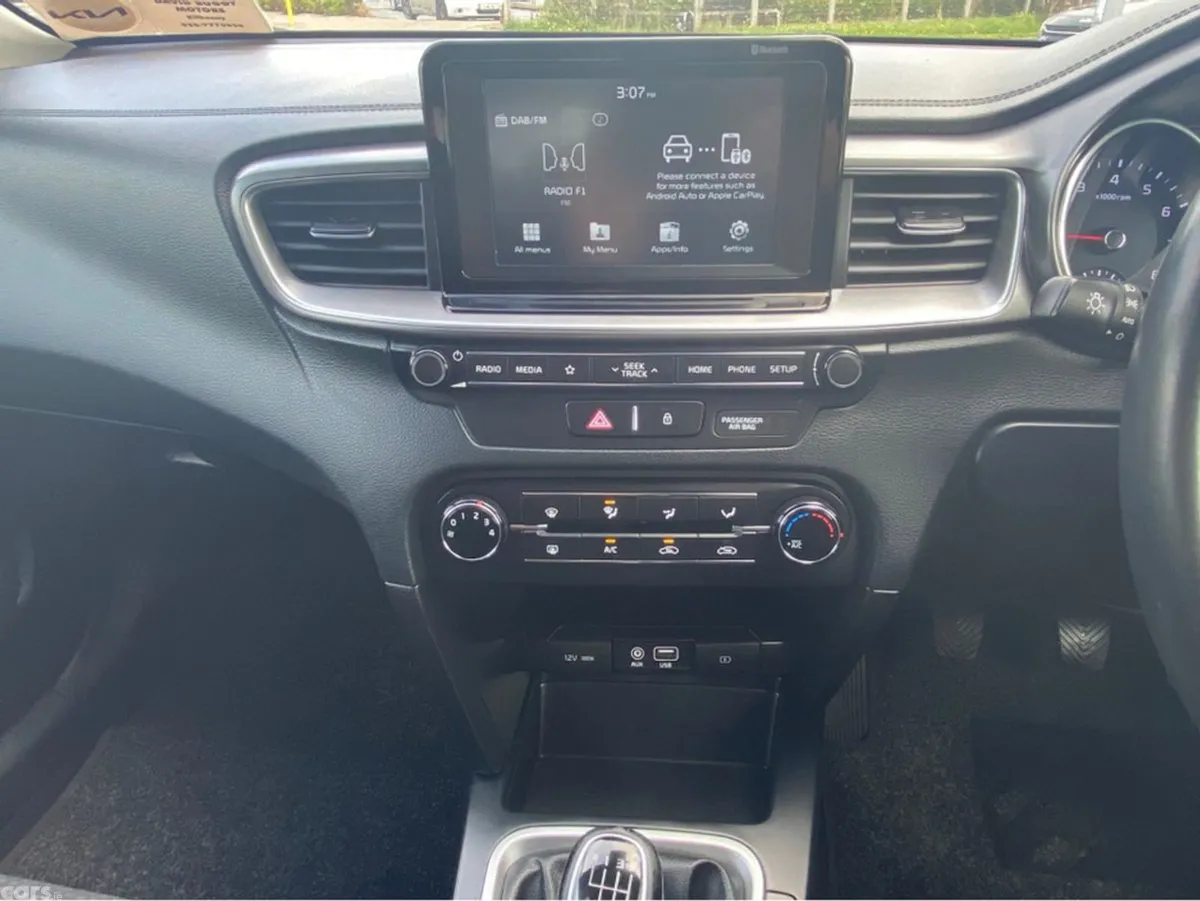 Kia Ceed Hatchback, Petrol, 2020, Grey