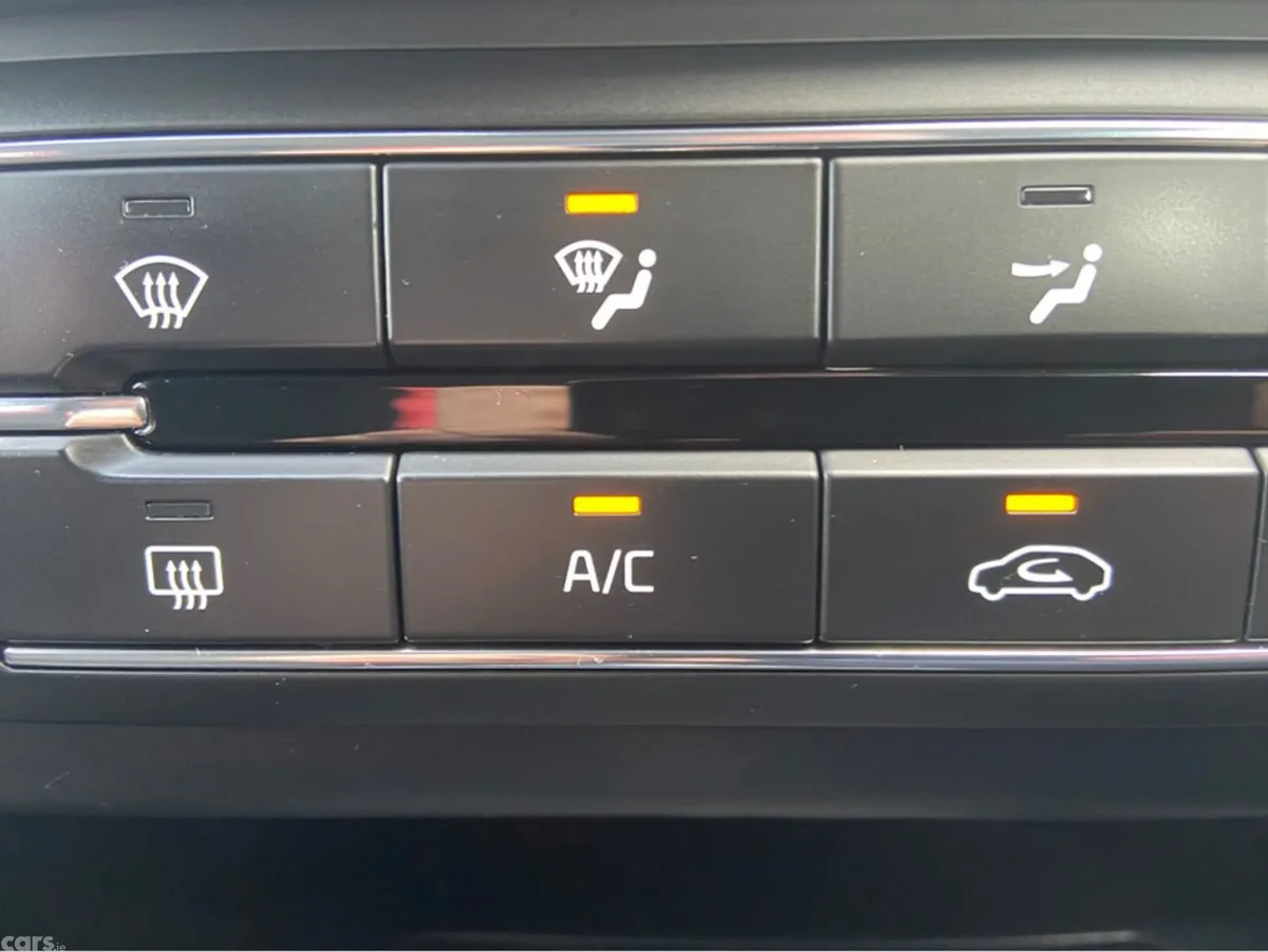 Kia Ceed Hatchback, Petrol, 2020, Grey