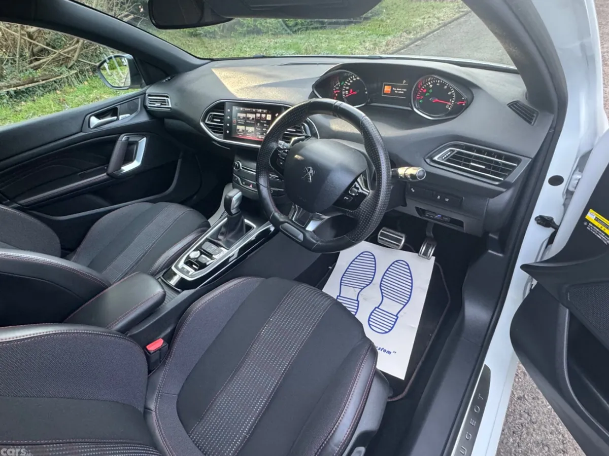Peugeot 308 Hatchback, Petrol, 2016, White