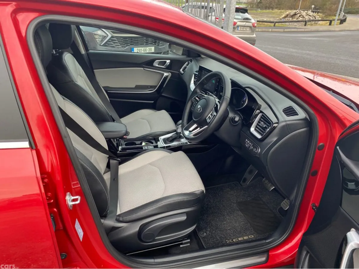 Kia XCeed Hatchback, Petrol Plug-in Hybrid, 2021, Red