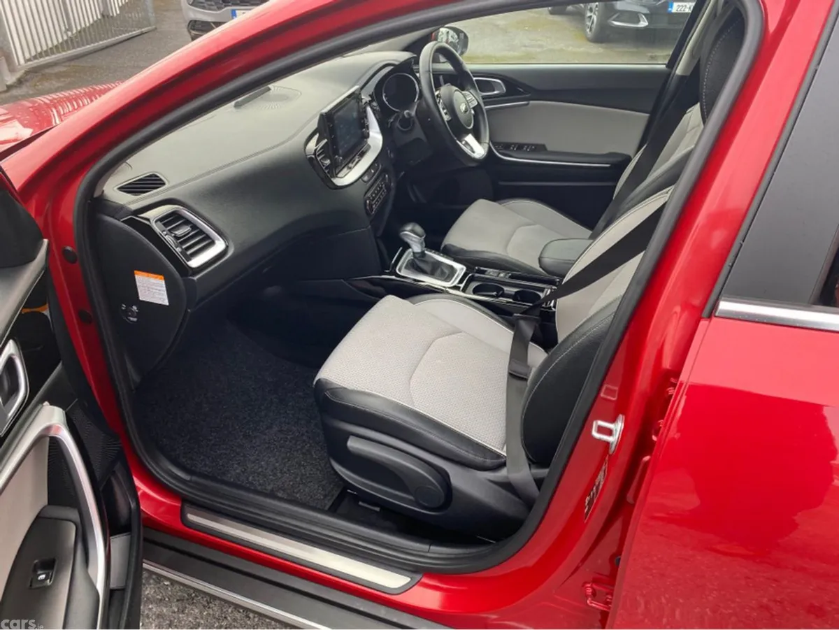 Kia XCeed Hatchback, Petrol Plug-in Hybrid, 2021, Red