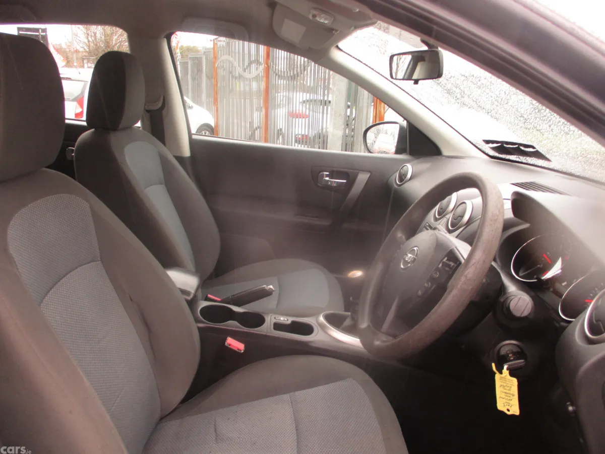Nissan Qashqai Hatchback, Diesel, 2013, Black