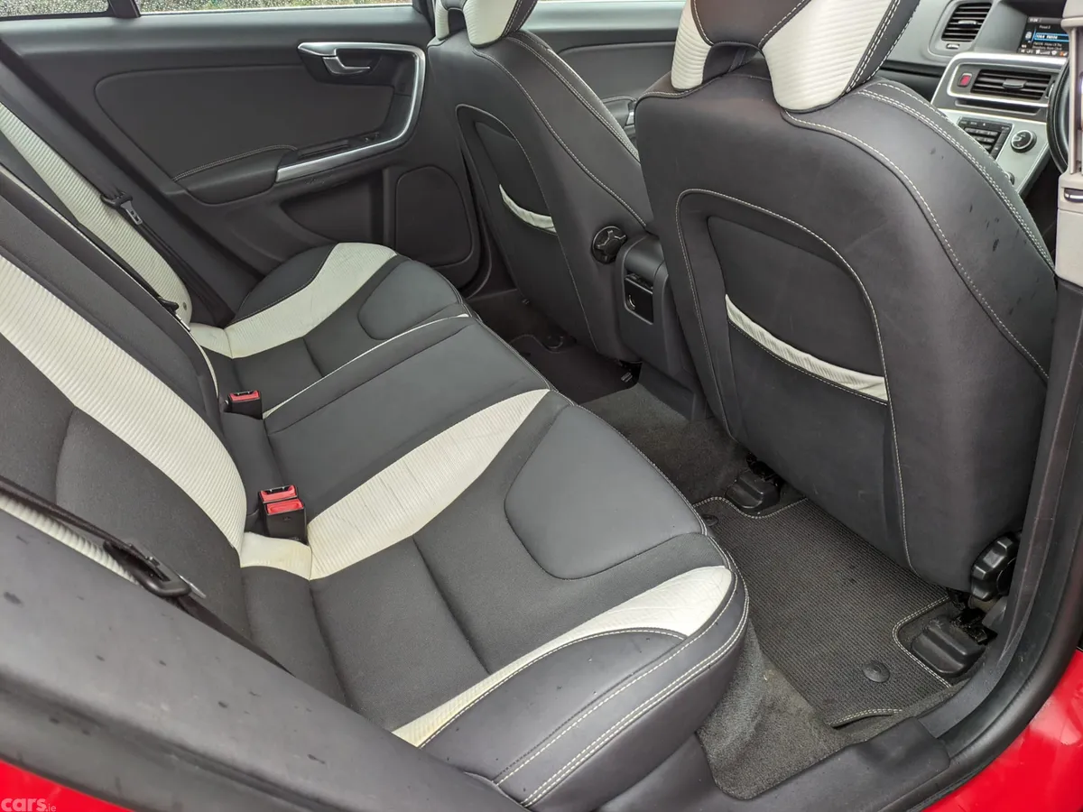 Volvo S60 Saloon, Diesel, 2012, Red