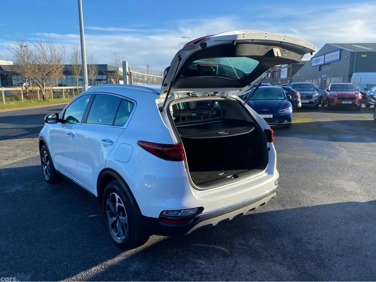 Kia Sportage MPV, Diesel Hybrid, 2021, White