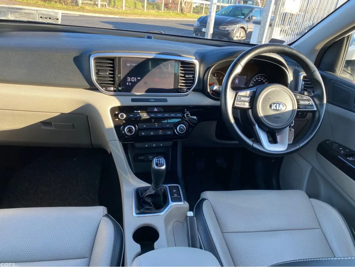 Kia Sportage MPV, Diesel Hybrid, 2021, White