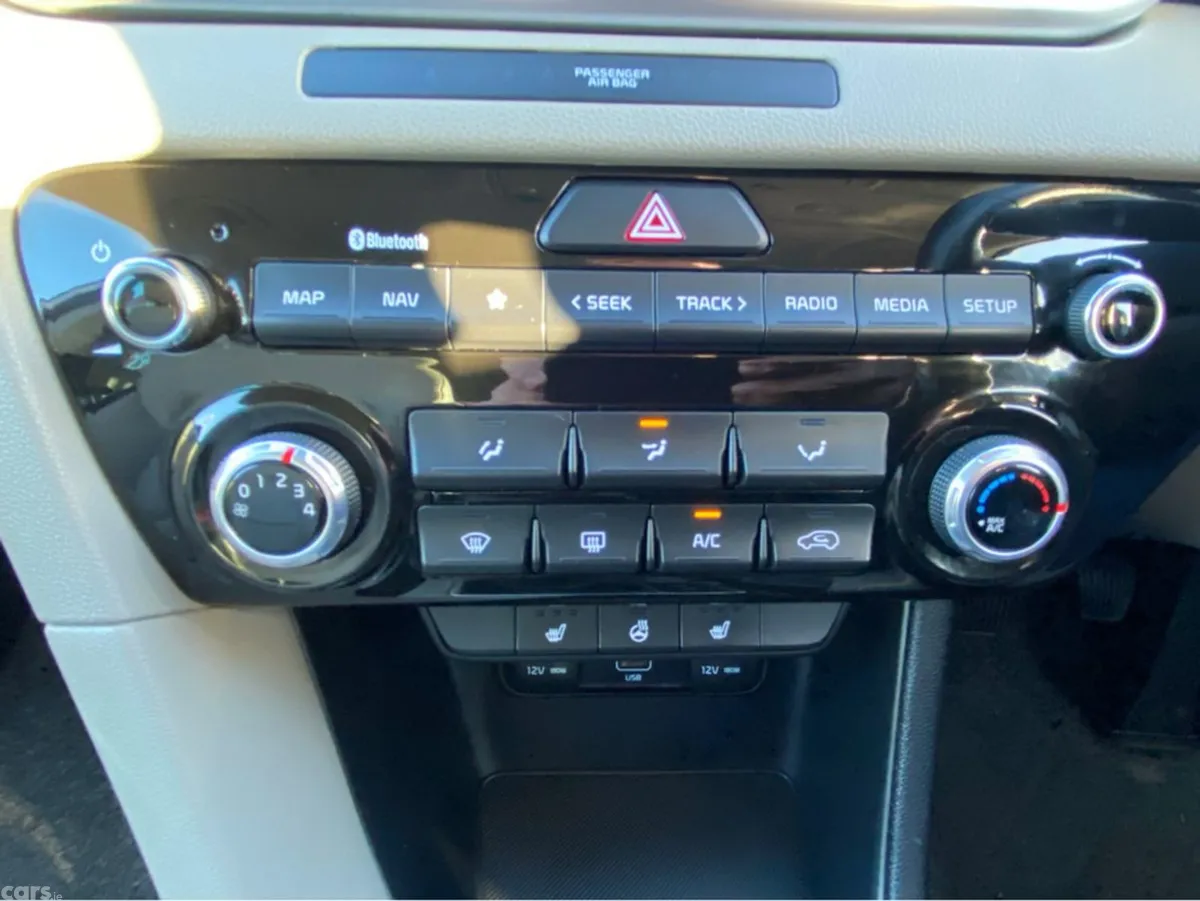 Kia Sportage MPV, Diesel Hybrid, 2021, White